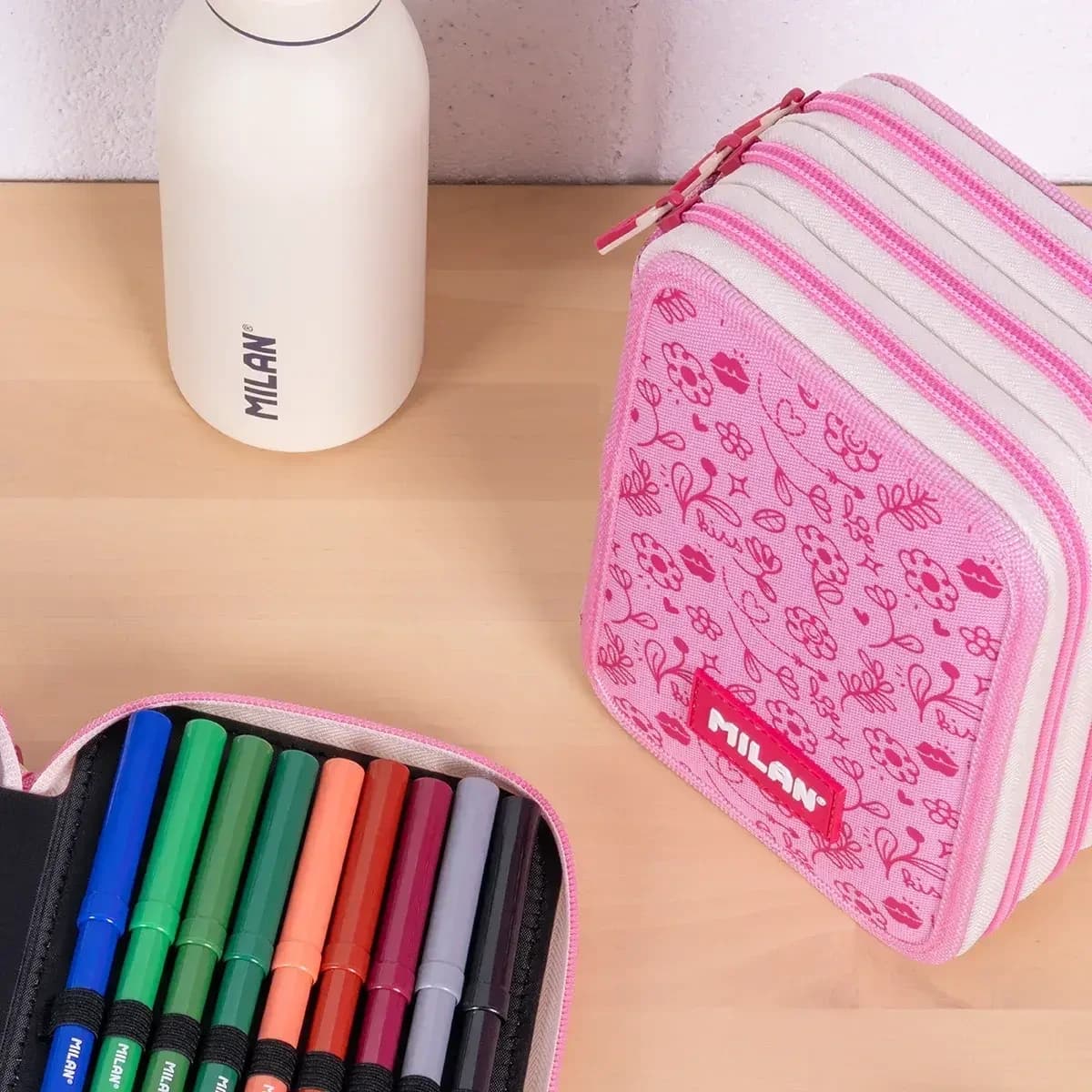Plumier 3 pisos con contenido FLOWICORNS rosa 6.webp
