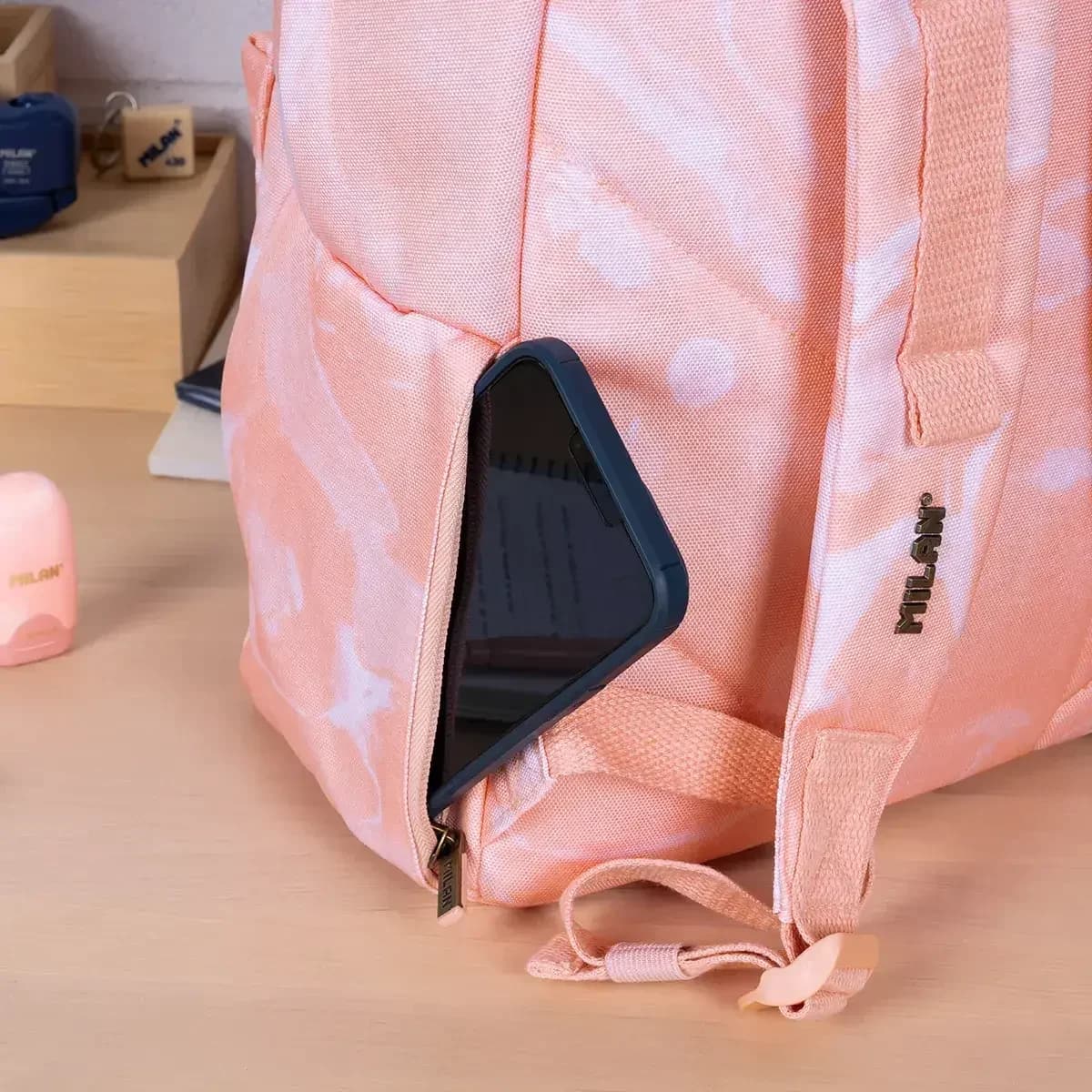 Mochila escolar 22L Lava Rosa 4.webp